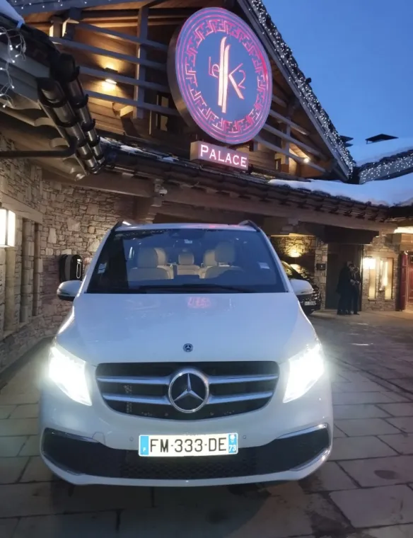 Transport en taxi pour les stations de ski à Courchevel., Moutiers, Transport TTS 73000